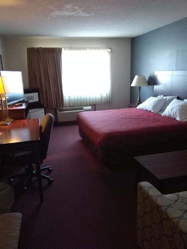 Travelodge By Wyndham Merrill מראה חיצוני תמונה