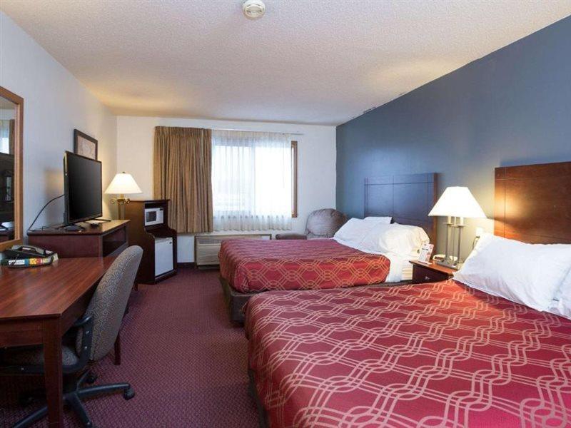 Travelodge By Wyndham Merrill מראה חיצוני תמונה
