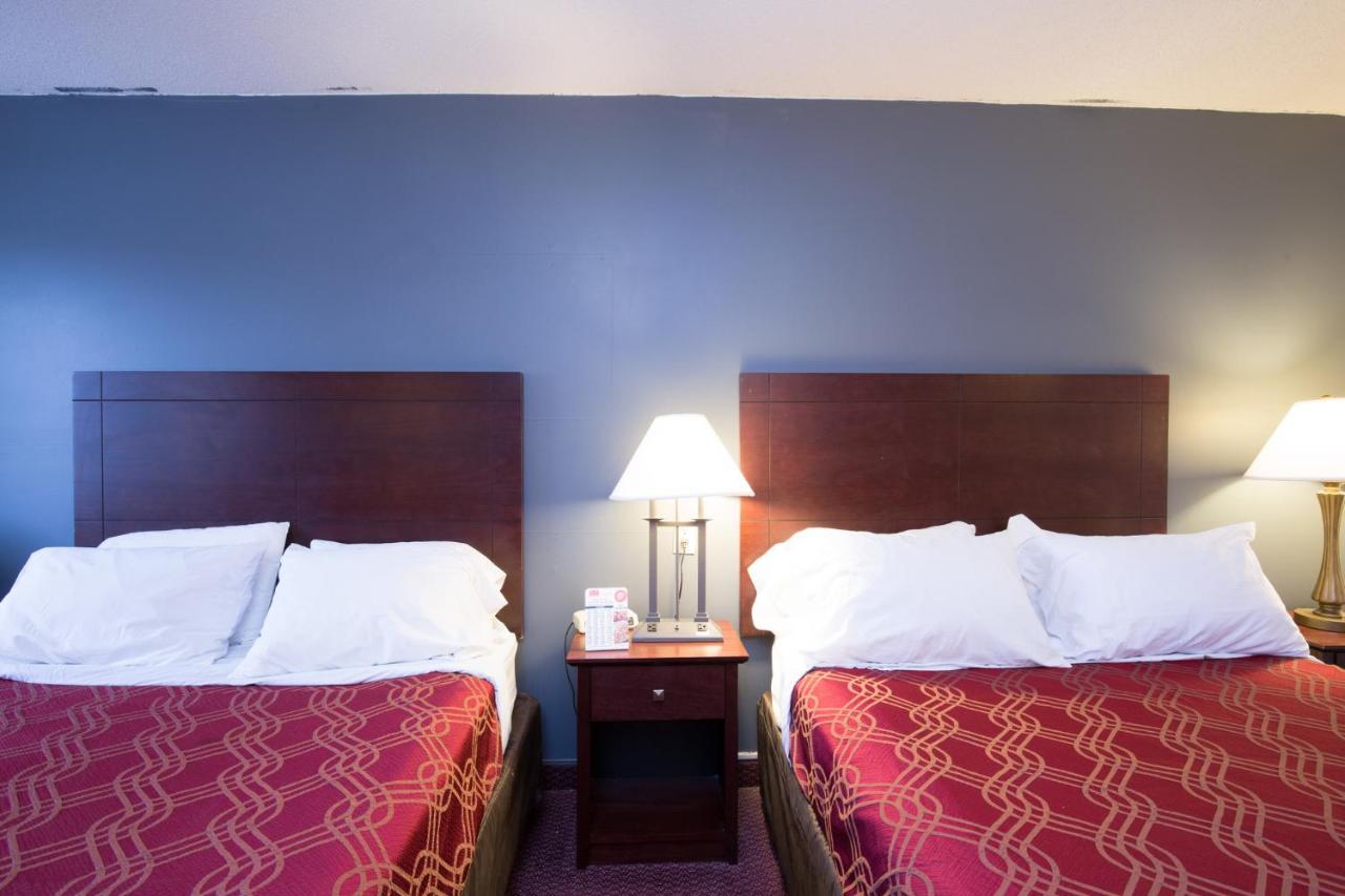 Travelodge By Wyndham Merrill מראה חיצוני תמונה