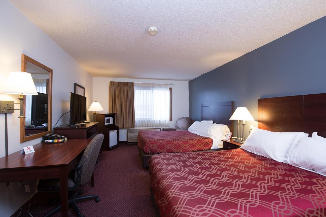 Travelodge By Wyndham Merrill מראה חיצוני תמונה