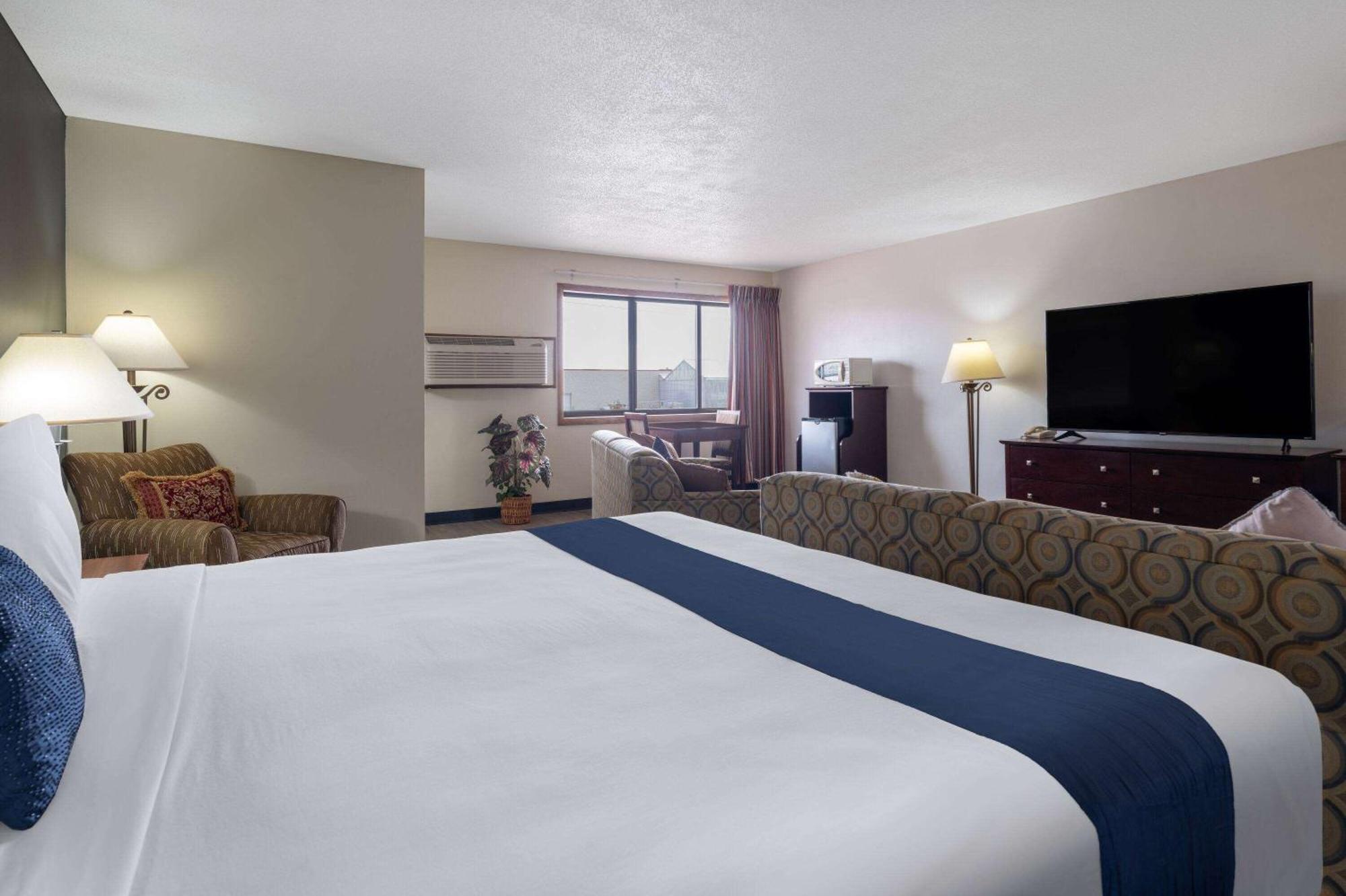 Travelodge By Wyndham Merrill מראה חיצוני תמונה