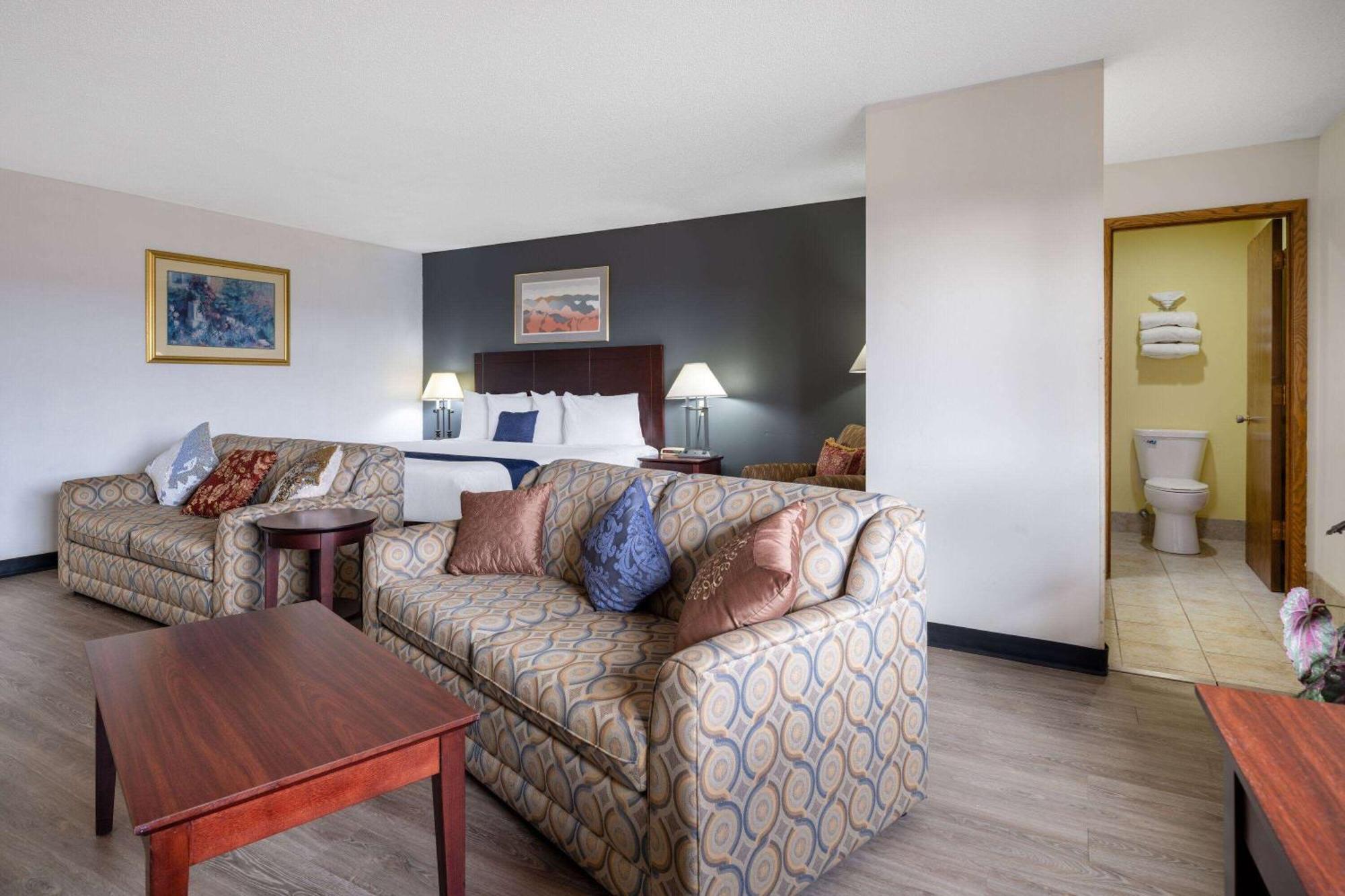 Travelodge By Wyndham Merrill מראה חיצוני תמונה