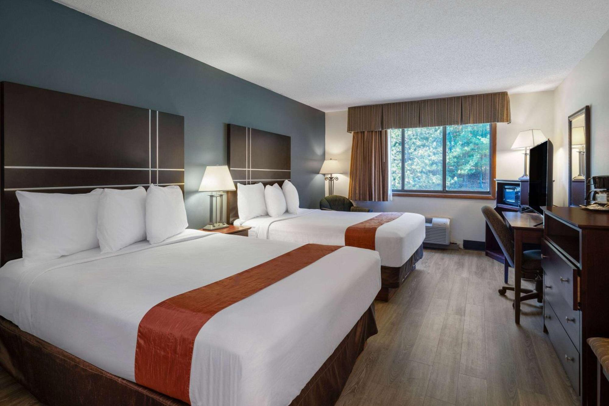 Travelodge By Wyndham Merrill מראה חיצוני תמונה