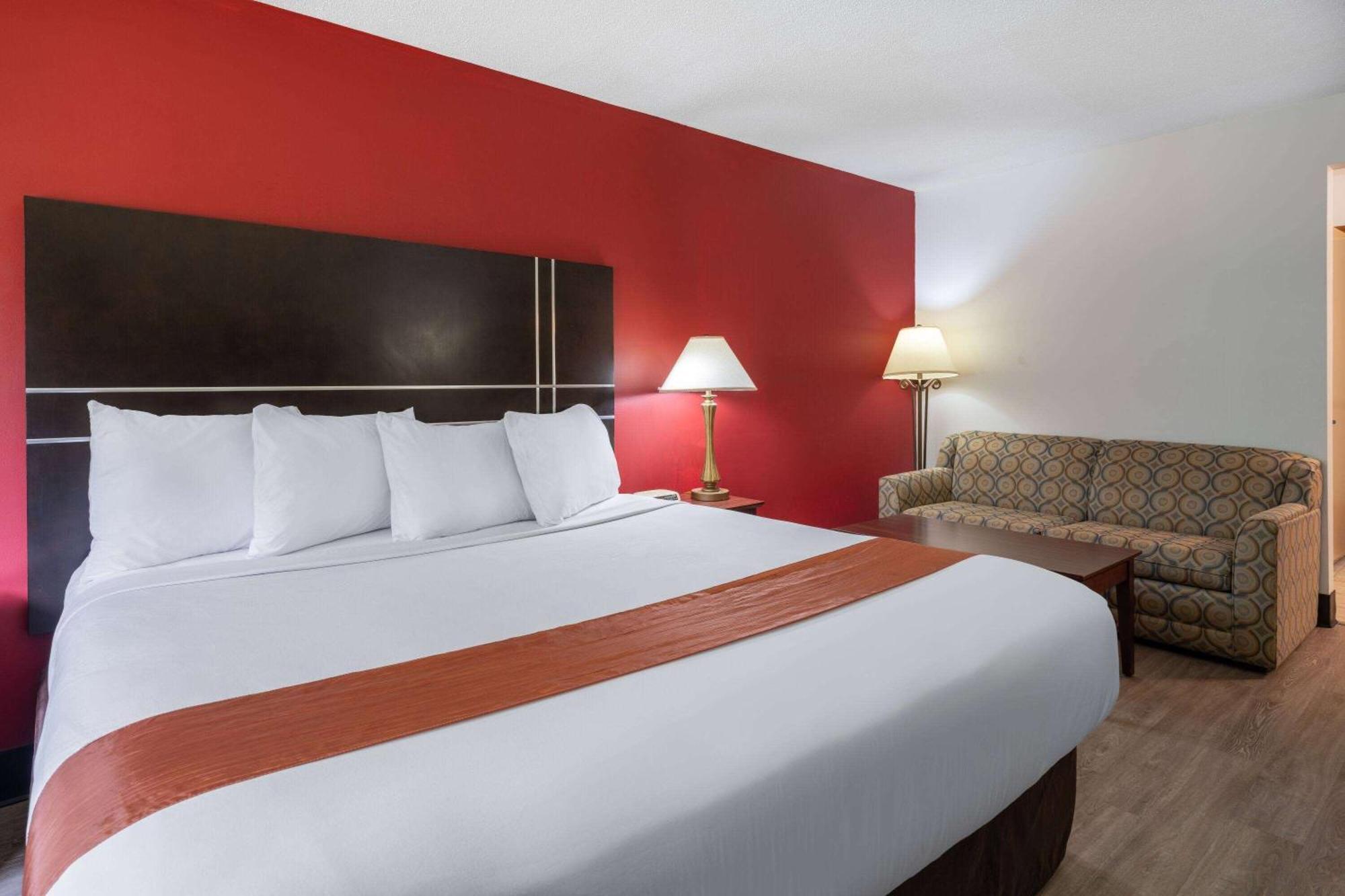 Travelodge By Wyndham Merrill מראה חיצוני תמונה
