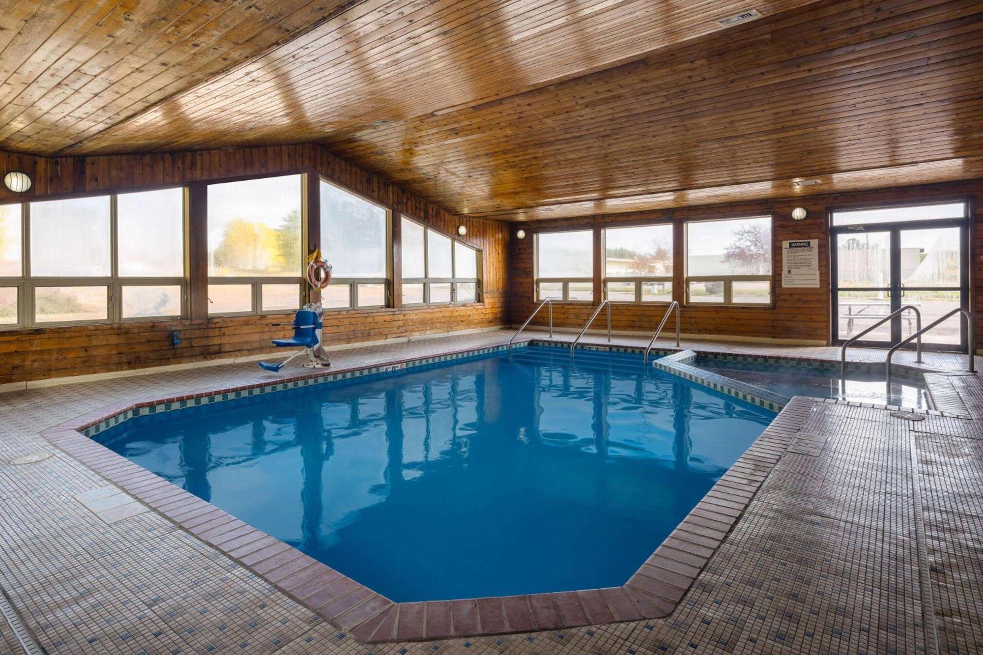 Travelodge By Wyndham Merrill מראה חיצוני תמונה