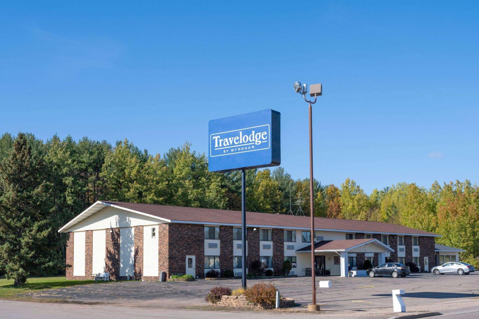 Travelodge By Wyndham Merrill מראה חיצוני תמונה