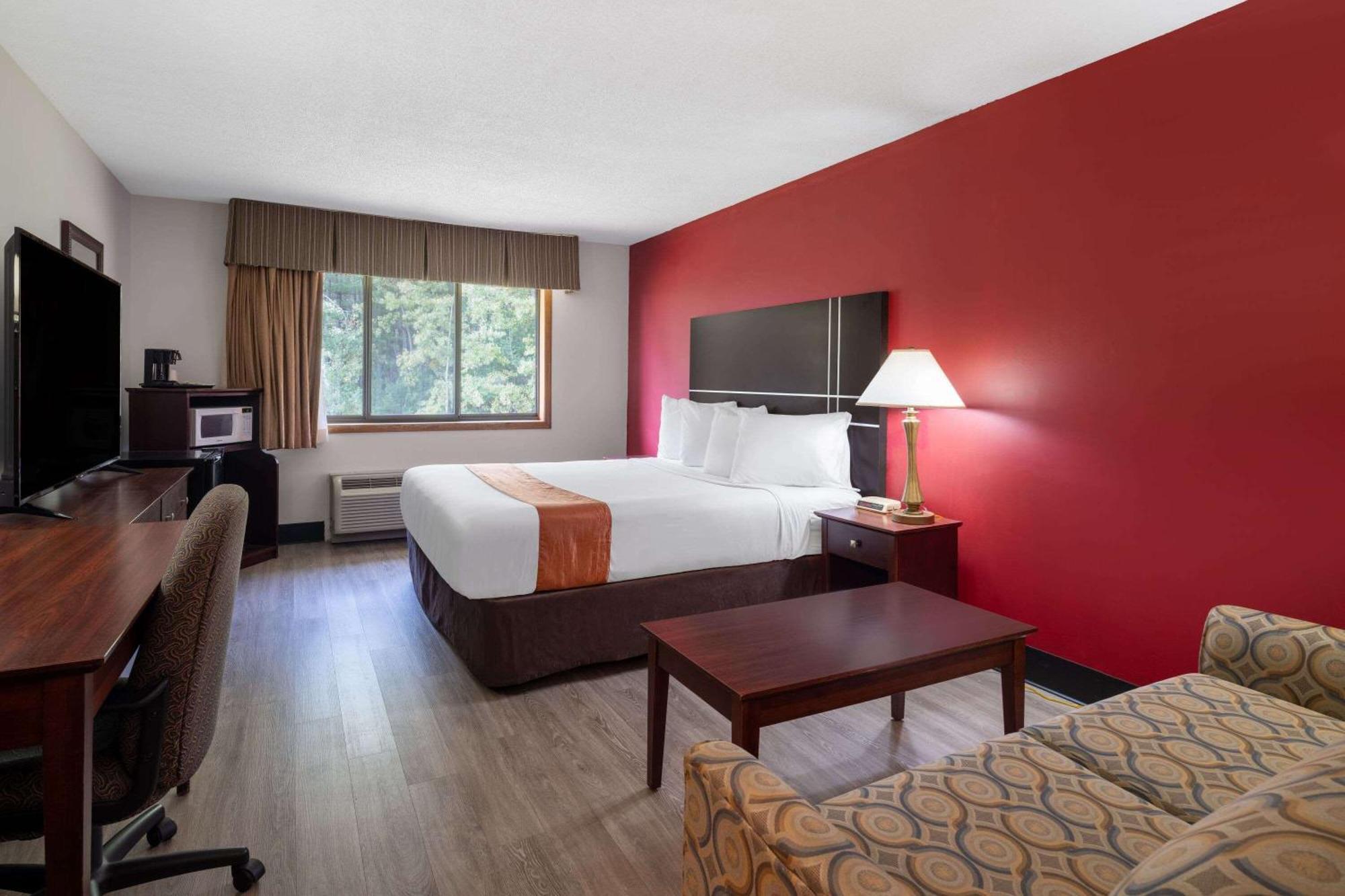 Travelodge By Wyndham Merrill מראה חיצוני תמונה