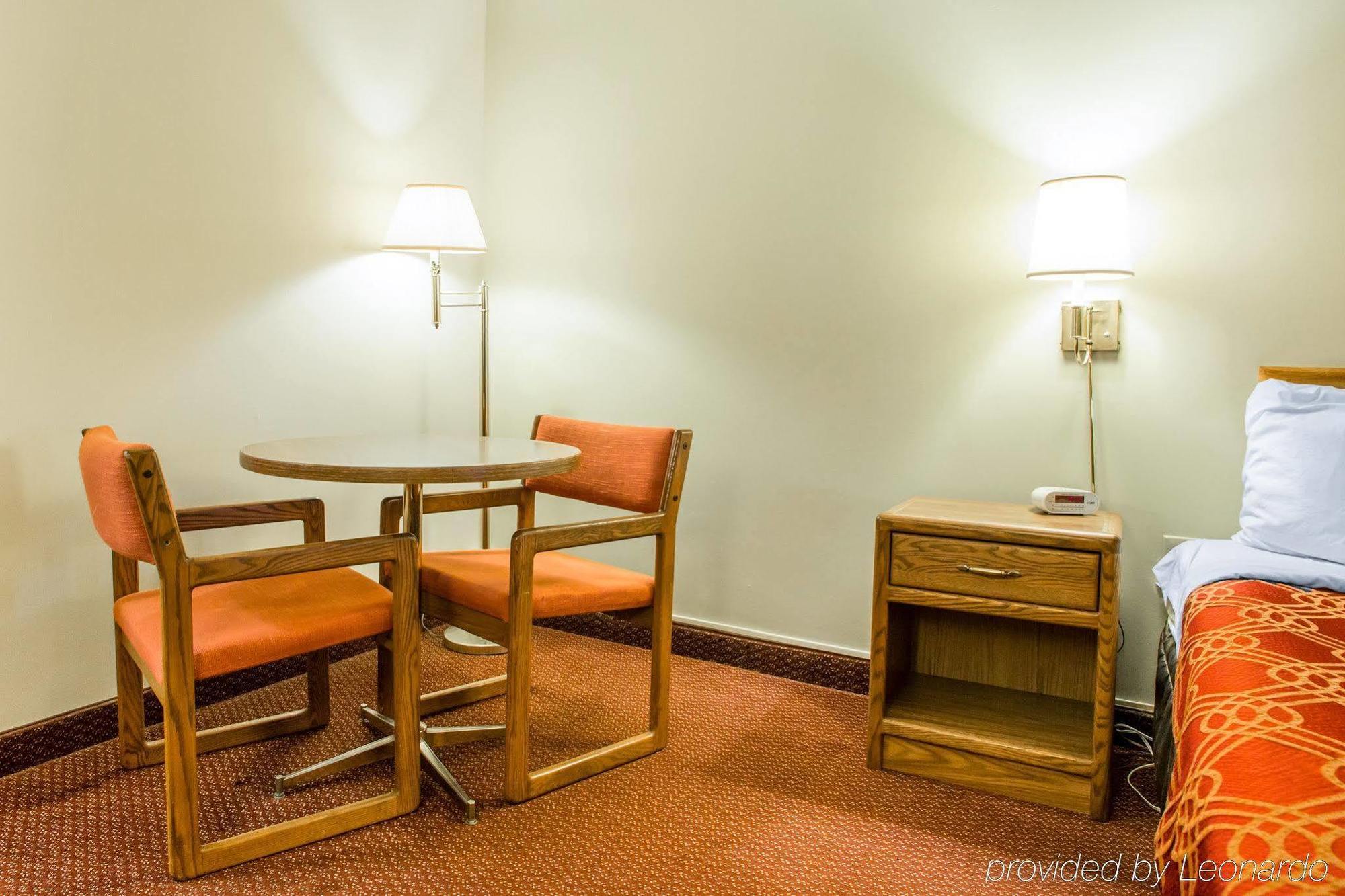 Travelodge By Wyndham Merrill מראה חיצוני תמונה