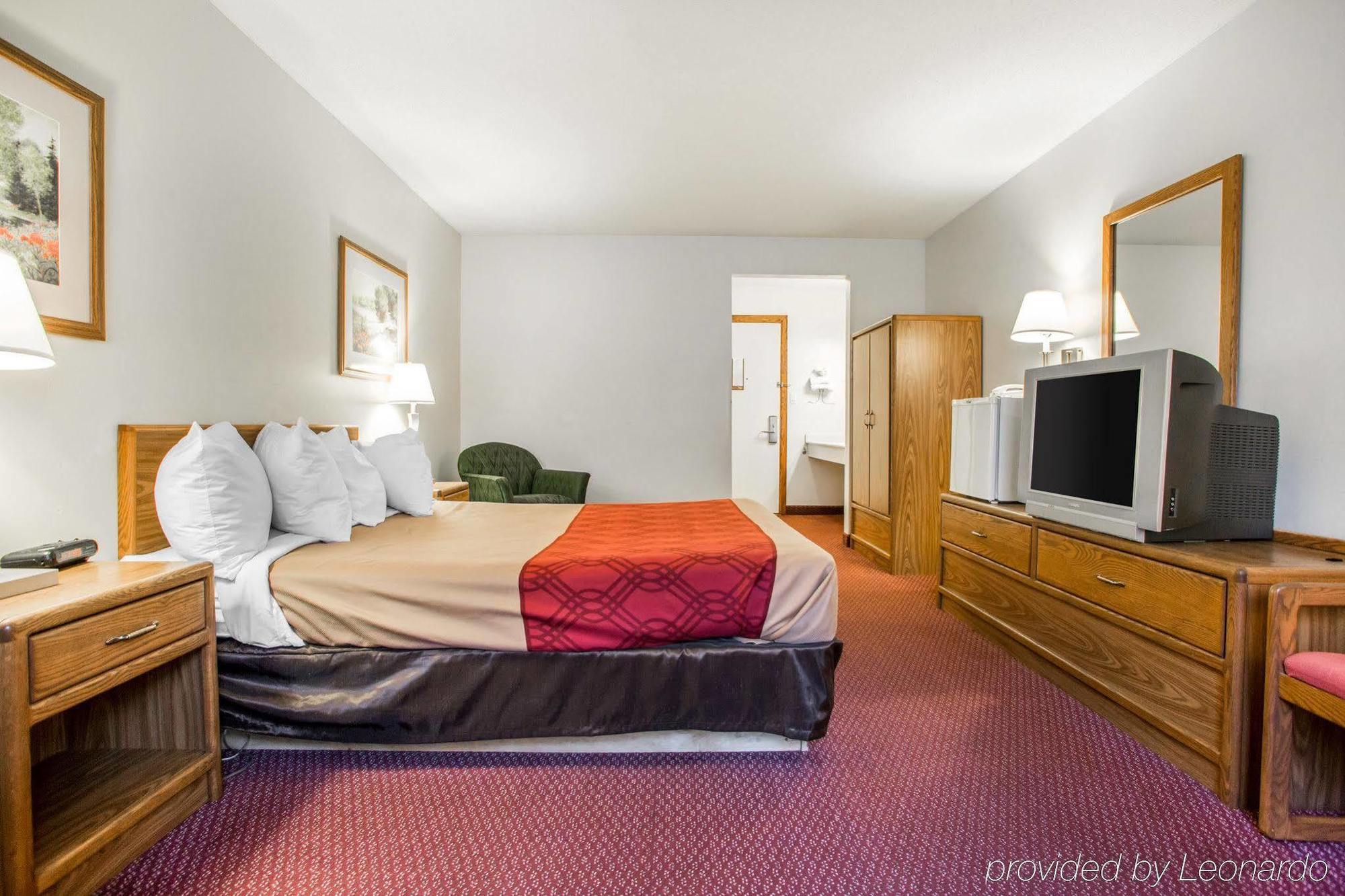 Travelodge By Wyndham Merrill מראה חיצוני תמונה