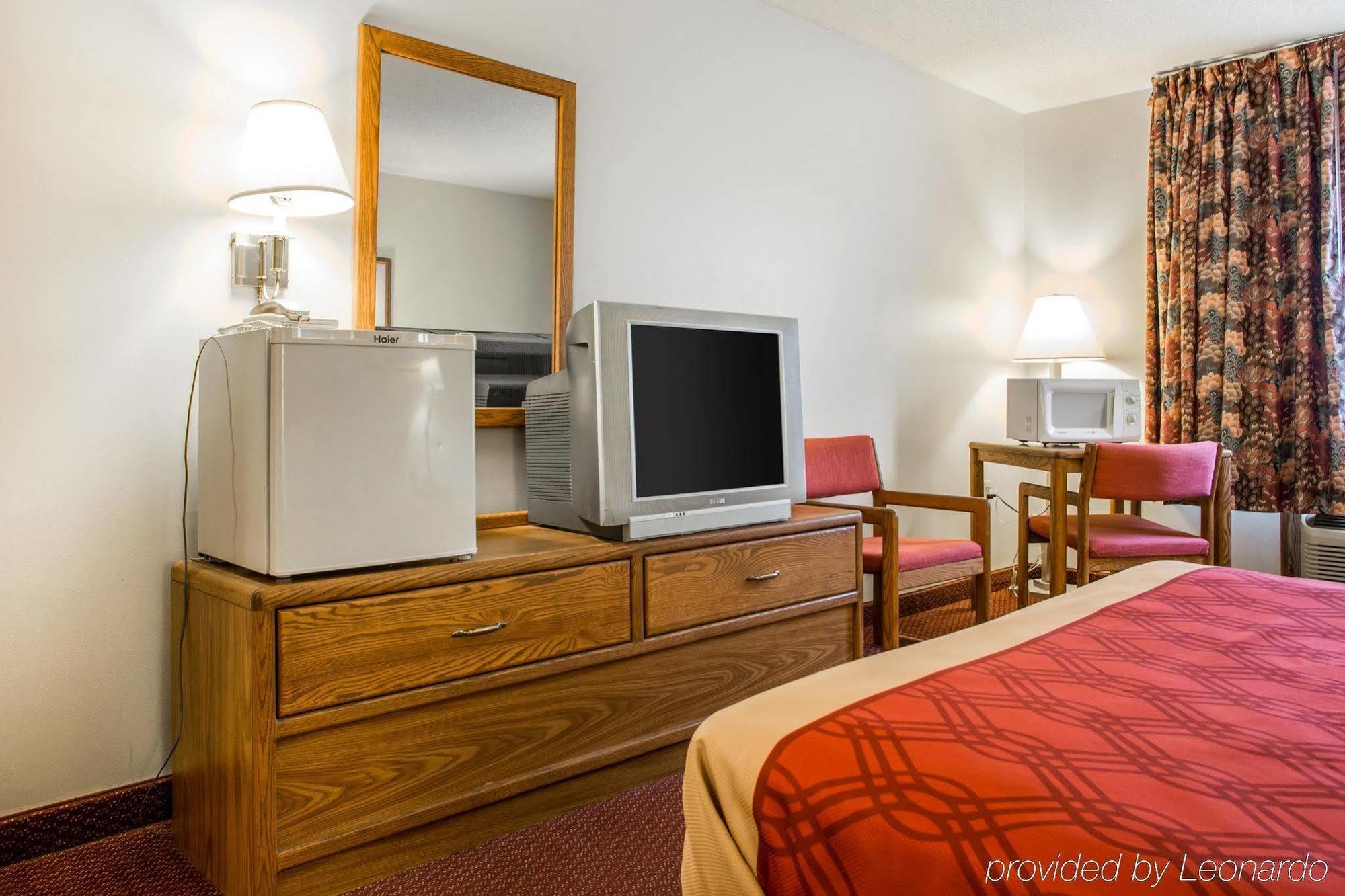 Travelodge By Wyndham Merrill מראה חיצוני תמונה