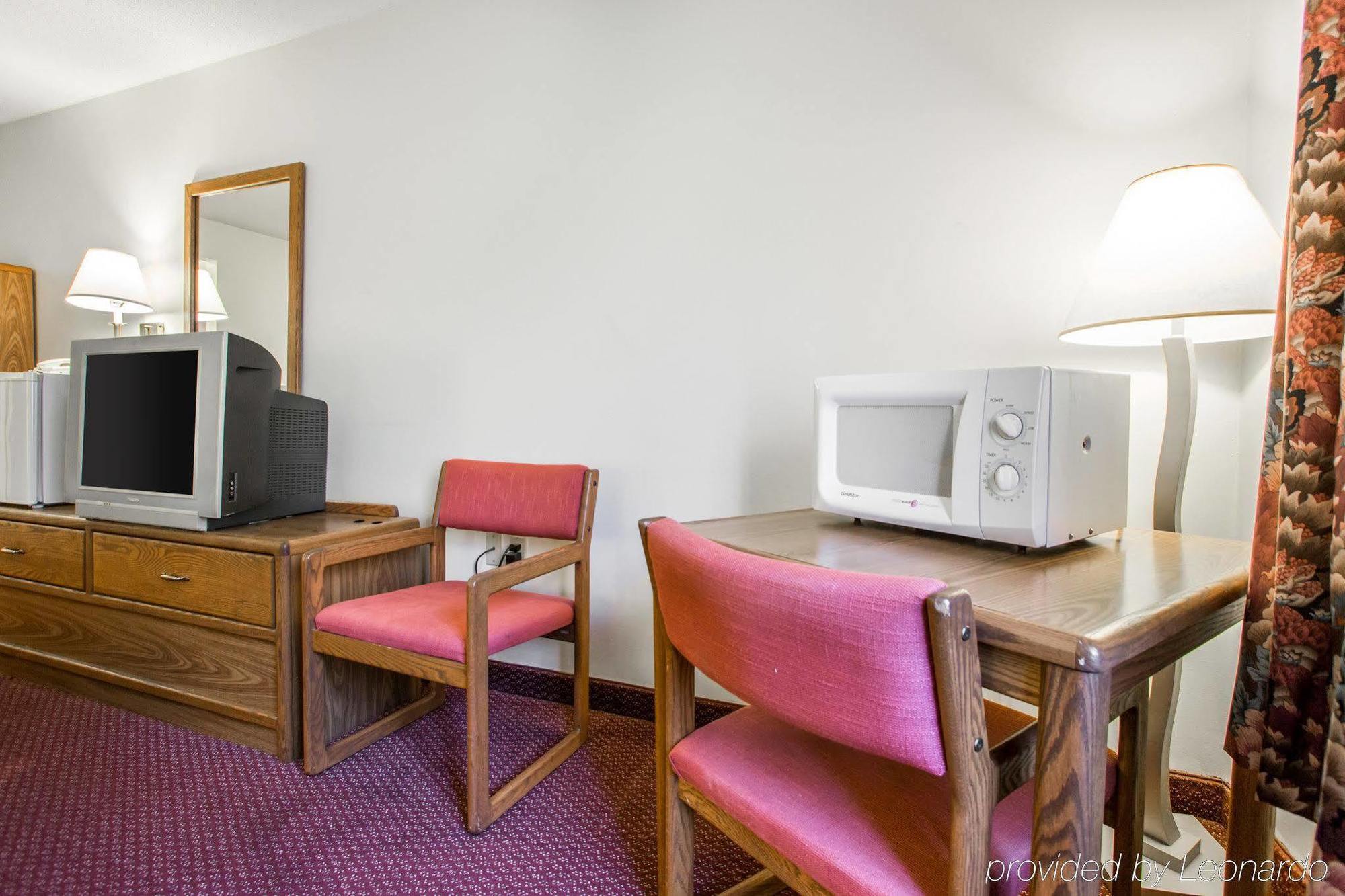 Travelodge By Wyndham Merrill מראה חיצוני תמונה